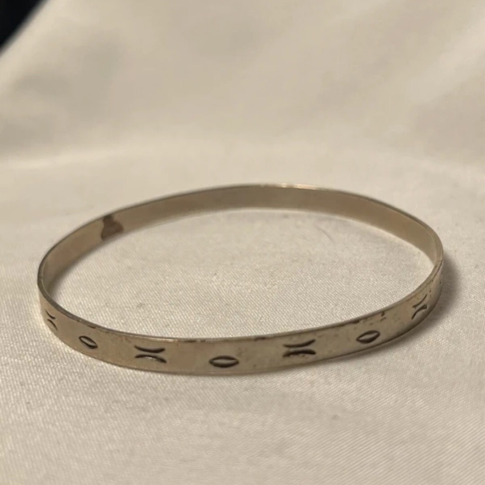 Chic Silver XO Design Bracelet